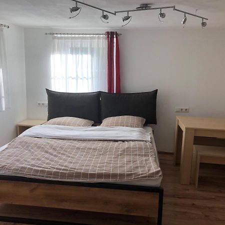 Guest Appartements Mit 2 Getrennten Schlafzimmern Fuer 4 Personen 24H Check In Aalen Buitenkant foto