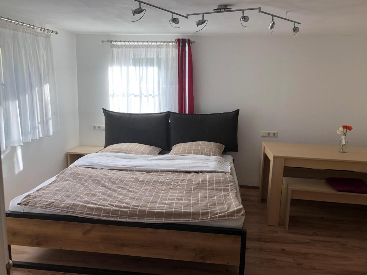 Guest Appartements Mit 2 Getrennten Schlafzimmern Fuer 4 Personen 24H Check In Aalen Buitenkant foto