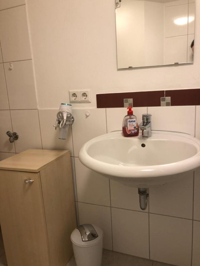 Guest Appartements Mit 2 Getrennten Schlafzimmern Fuer 4 Personen 24H Check In Aalen Buitenkant foto