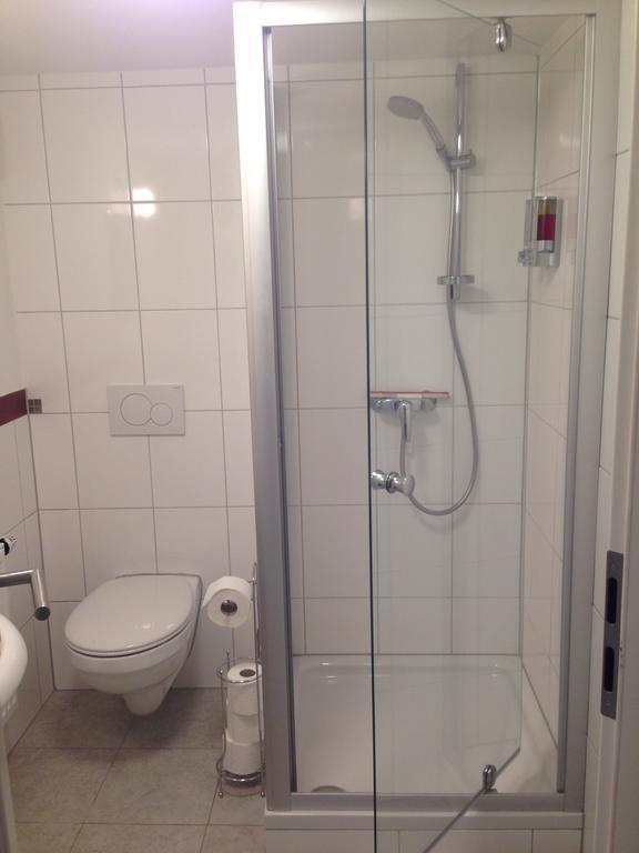 Guest Appartements Mit 2 Getrennten Schlafzimmern Fuer 4 Personen 24H Check In Aalen Buitenkant foto